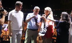 Çal’da 3 Günlük Festival Masal Gibi Sona Erdi! Muazzez Ersoy Sahneyi Salladı