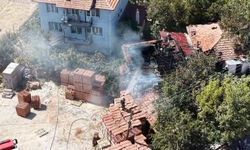 Denizli'de Bahçe Temiz İçin Yaktığı Ateş Evini Küle Çevirdi