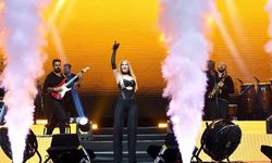 Çivril Elma Festivali’nin Muhteşem Finalini Derya Uluğ Yaptı
