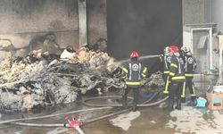 Denizli'de Kırpıntı Deposunda Çıkan Yangın Yoğun Müdahaleyle Kontrol Altına Alındı