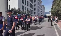 Denizli'de Adliyeye Sevk Edilen Şüphelilere Ailelerinden İbretlik Tepki