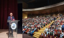 PEV Okulları’ndan 103. Yıla Özel “Hür” Gösterisi: Anıtkabir’de Dalgalanan Bayrak Denizli’ye Geldi!