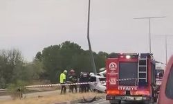 Denizli'de Elektrik Direğine Çarpan TOFAŞ İkiye Bölündü: 1 Ölü