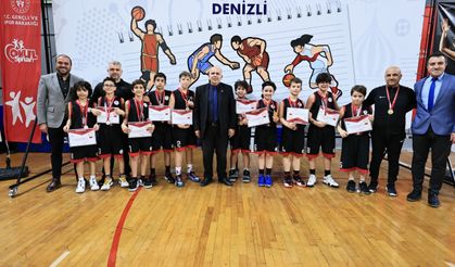 Basketbolda grup maçları heyecanı Denizli'de yaşandı