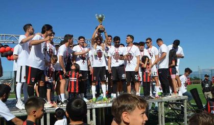 Şampiyon Denizli İdmanyurdu’nda belirsizlik devam ediyor