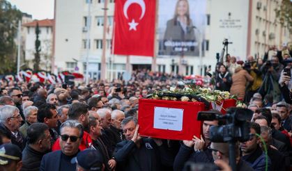 Manisa, ilk kadın başkanına ağladı