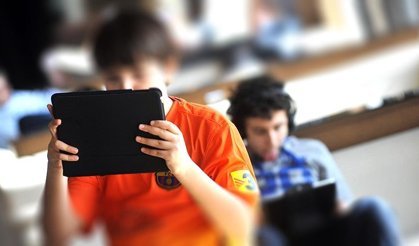 18 Yaş Altına Yeni Düzenleme: BTK’dan “Çocuk Hattı” Geliyor