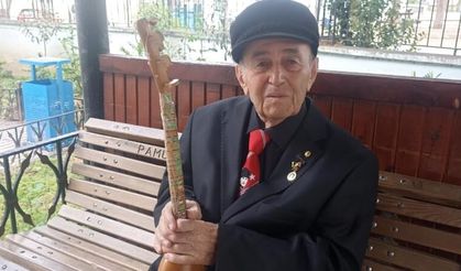 Sanatın Çınarı Elinde Curasıyla Gençlere Türküleri Sevdiriyor