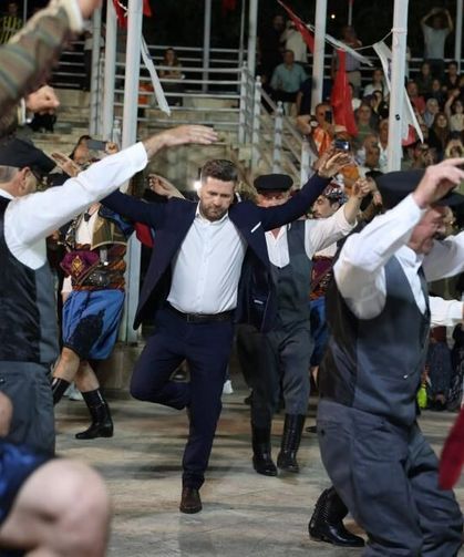 Tavas'ta Üstat Ve Genç Efeler 'Zeybek Ateşi'ni Yaktı