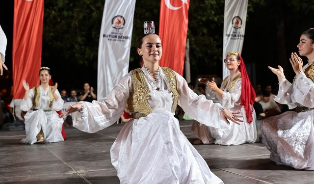 Halk dansları rüzgarı Denizli’yi sardı