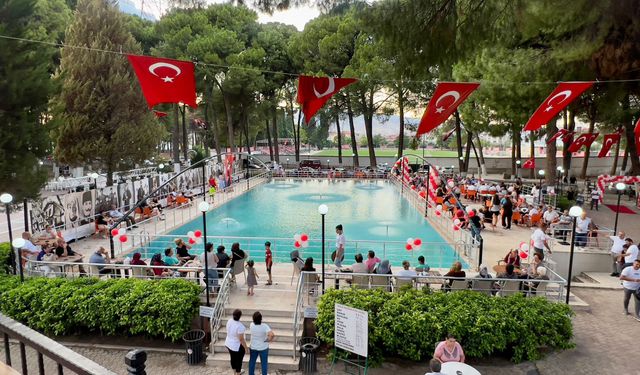 Sarayköy'e havuz sosyal tesisi hizmete açıldı