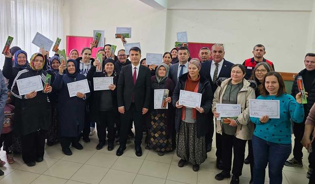 Acıpayamlı Kadınlara Meyve Ağacı Budama Eğitimi Verildi