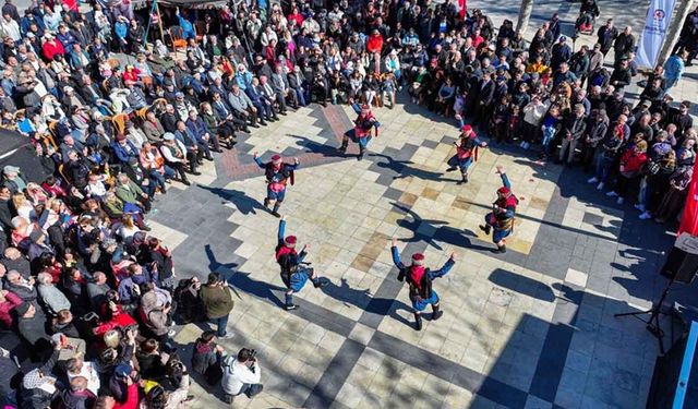 Denizli’de Nevruz Ateşi Yandı, Baharın Coşkusu Meydana Taştı