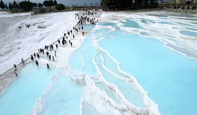 Beyaz Cennet Pamukkale’de Bayram Yoğunluğu Devam Ediyor