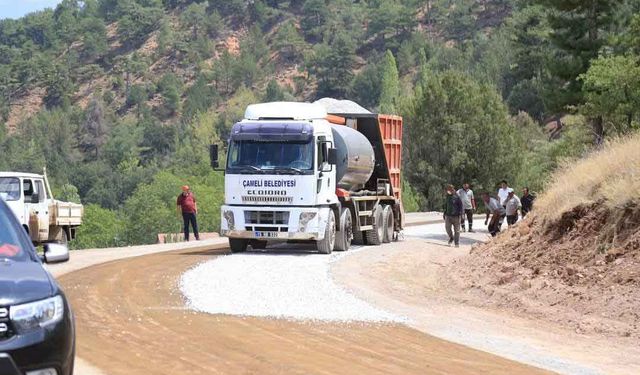 Çameli Belediyesi kendi imkanlarıyla 12 kilometrelik yolu asfaltladı