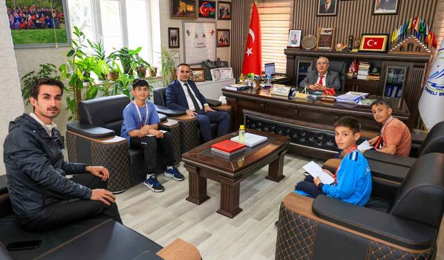 Çamelili öğrenciler 23 Nisan Tenis Turnuvasına damga vurdu