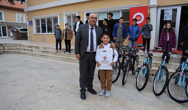 Çameli'nde Camiye Giden Çocuklar Bisikletle Ödüllendirildi
