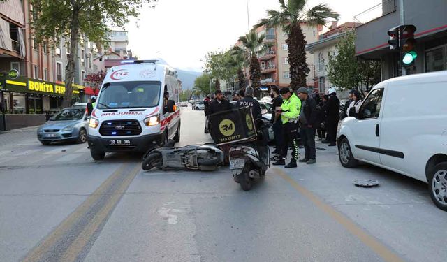 Yola fırlayan araç zincirleme kazaya sebep oldu