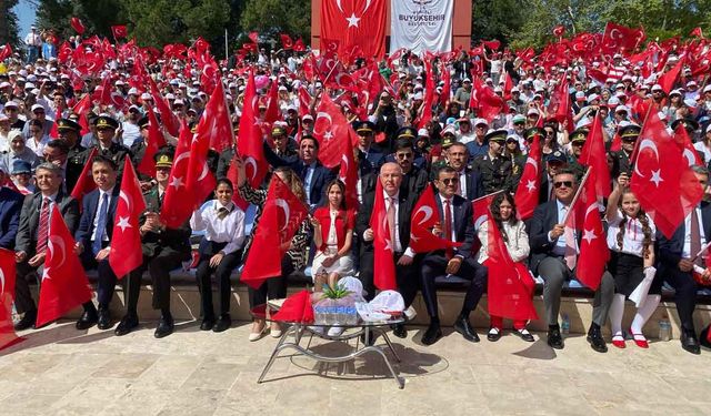 Denizli'de 23 Nisan Açık Hava Tiyatrosunda kutlanıyor