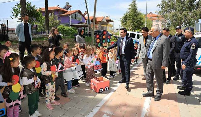 Başkan Cengiz Arslan miniklerle trafik etkinliğinde buluştu