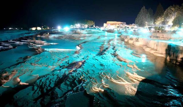 Pamukkale ve Hierapolis’i gece 76 bin kişi ziyaret etti