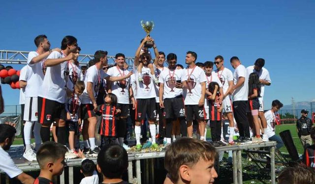 Şampiyon Denizli İdmanyurdu’nda belirsizlik devam ediyor
