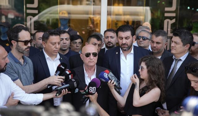 Fenerbahçe Yüksek Divan Kurulu Başkanlığı'na 9 bin 700 İmza Teslim Edildi