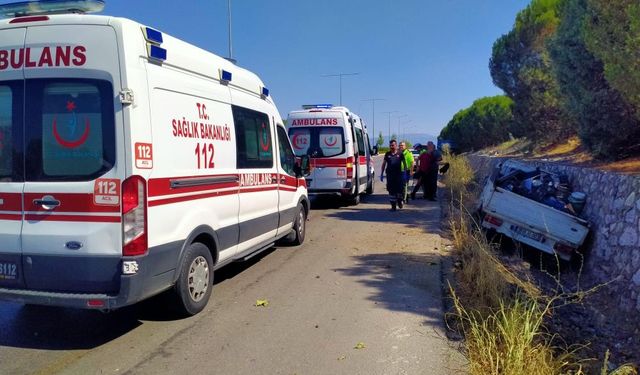 Denizli'de Kontrolden Çıkan Kamyonet Kazaya Neden Oldu