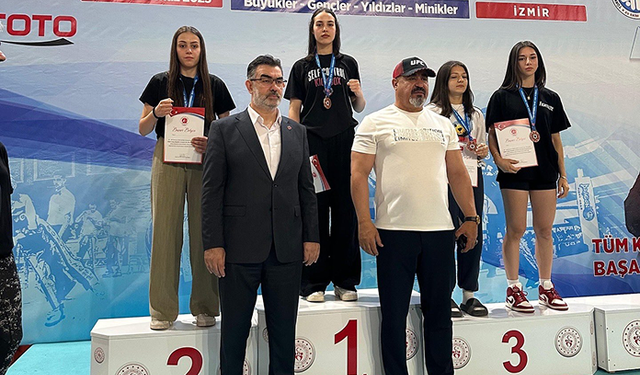 Denizlili Kick Boksçular Şampiyonada Zirveye Çıktı