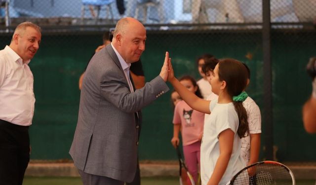 Vali Coşkun Minik Sporcularla Bir Araya Geldi