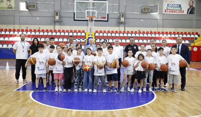 Vali Coşkun, Yaz Spor Kurslarında Minik Sporcularla Buluştu