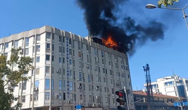Denizli'de Tarihi Babadağlılar Çarşısında Çıkan Yangın Kısa Sürede Söndürüldü
