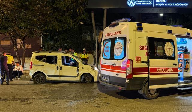 Denizli'de Feci Kaza:4 Kişi Yaralandı,2 Kişi Olay Yerinden Kaçtı