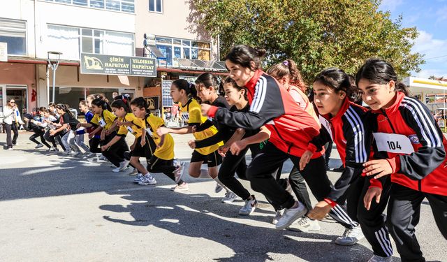 Çamelili çocuklar cumhuriyete koştu