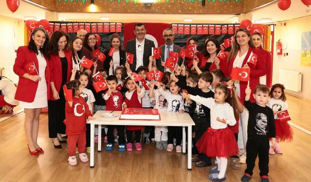 Denizli Büyükşehir’in Güneşli Günler’inde Cumhuriyet sevinci