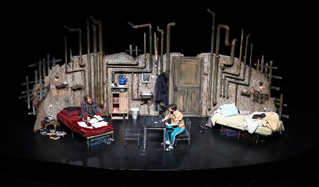 Denizli Büyükşehir Belediyesi Şehir Tiyatrosu perdelerini açtı