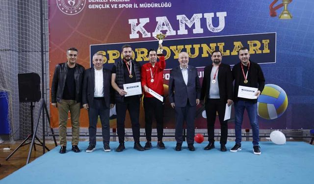 Denizli'de Kamunun şampiyonları kupalarını aldı