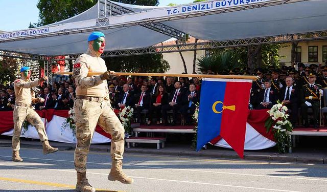 Denizli’de Cumhuriyetin 102. yılı coşkuyla kutlandı