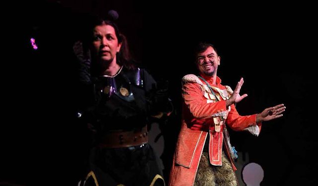 Merkezefendi Kent Tiyatrosu Seyircisi İle Buluştu