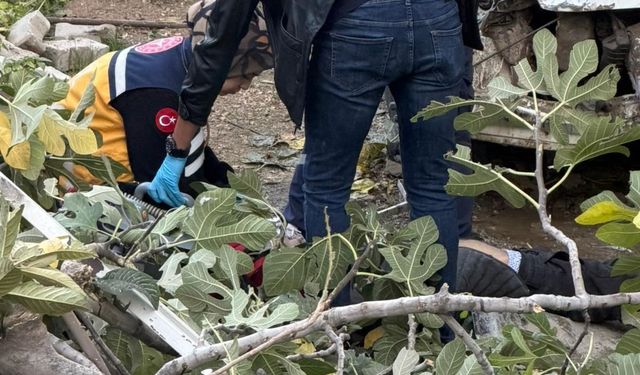 Denizli’de kamyonet evin bahçesine uçtu; 1 ölü 3 yaralı