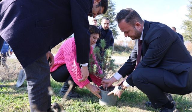 Çivril’de öğretmenler anısına fidan dikimi yapıldı