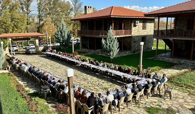 Başkan Pütün ilçede görev yapan öğretmenlerle bir araya geldi