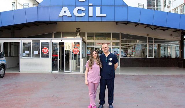 Doktor baba kız birlikte şifa dağıtıyor