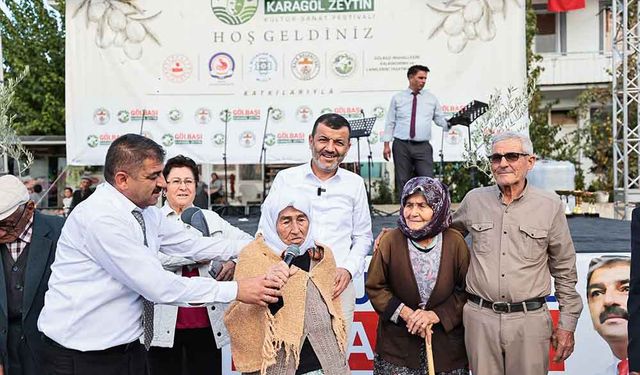 Nuri Başkan ile Hilmiye Teyze’nin “Andımız” anı 10 Kasım öncesi yürekleri titretti