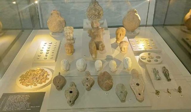 Tarihi eser kaçakçılığına dikkat çeken sergi ziyaretçilerini ağırlıyor