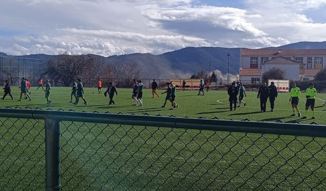 Çameli Belediyespor liderliği sürdürüyor