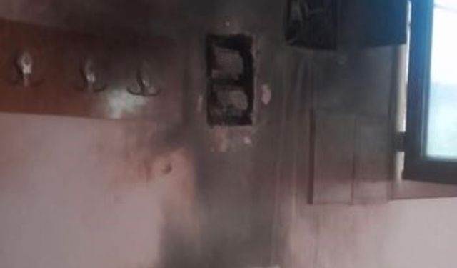 Yıldırım düşen camide başlayan yangın ucuz atlatıldı