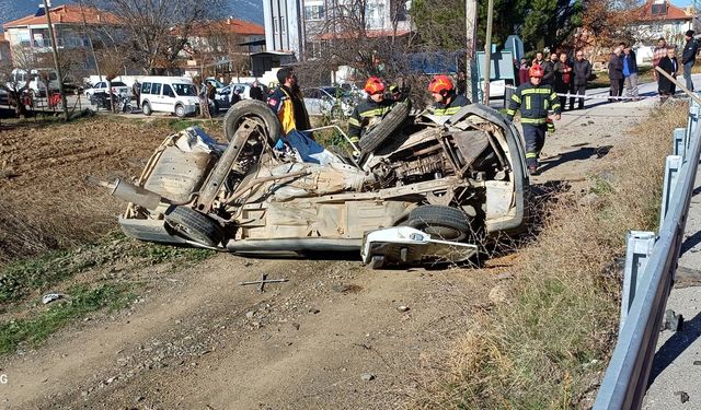 İki aracın çarpıştığı kazada yaşlı sürücü hayatını kaybetti