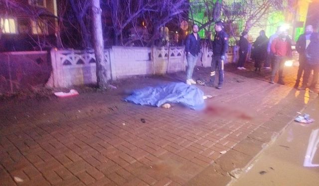 Süratli otomobilin çarptığı elektrikli bisiklet sürücüsü kadın hayatını kaybetti