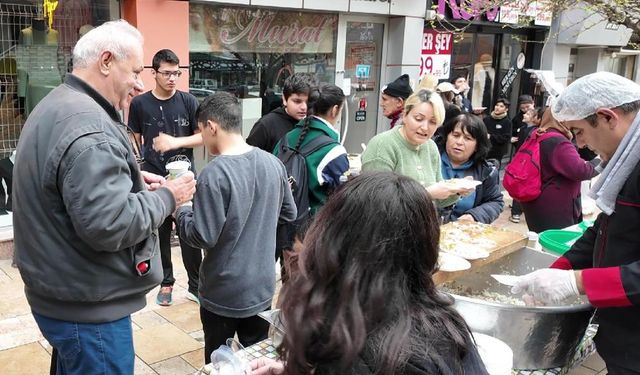 Denizli'de esnaflardan Regaip Kandili hayrı